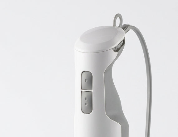 Batidora de Inmersión Oster Versátil FPSTHB2610W 250 W, 2 Velocidades + Turbo, Cuchilla Acero Inoxidable, Vaso Medidor 700 ml, Blanca